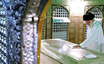 آنچه بر روی سنگ مضجع شریف امام رضا(ع) حک است + عکس