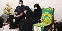 حضور خادمان بارگاه رضوی در منزل خانوادههای شهدای مدافع سلامت+عکس