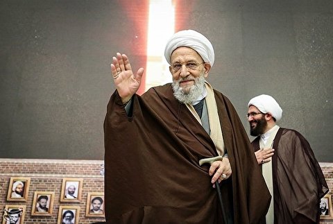 نگاهی به زندگانی آیتالله مهدوی کنی