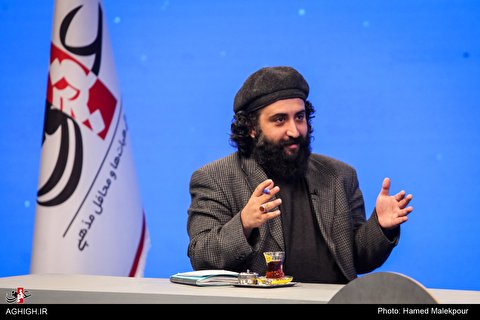 در گذشته شعرا و مداحان آثارشان را به علما ارائه می کردند