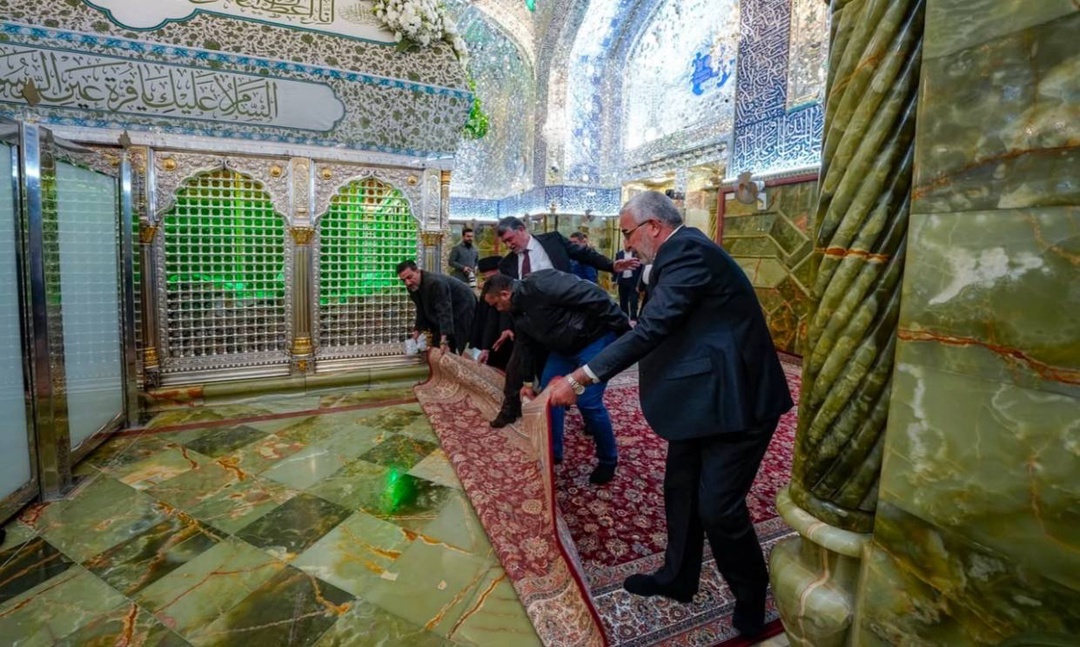 گل‌آرایی ایوان نجف به مناسبت میلاد حضرت زهرا (س)