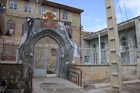 مسجدی که روی آب بنا شده است