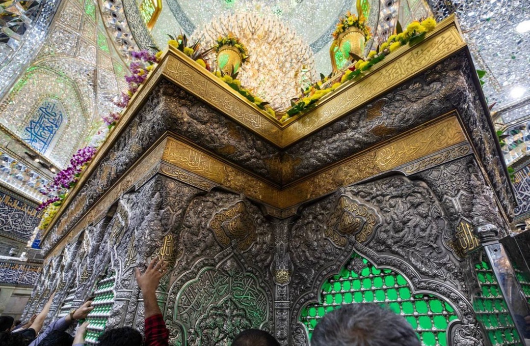 گل آرایی ضریح حرم امام حسین(ع)+فیلم