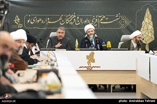 نشست هم آفرینی و فرهیختگان چهارمین دوره مهرواره هوای نو