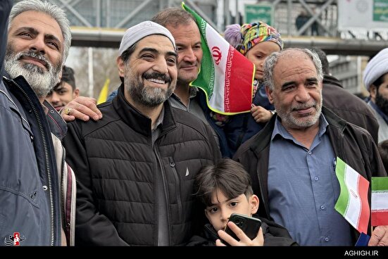 تصاویری از حضور سخنران ها و مداحان در راهپیمایی ۲۲ بهمن