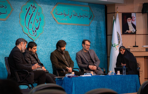 در شرایط کنونی زیر پرچم اهل بیت باید جمع شد/ زنگ خطر تحریف حضرت زهرا(س) در هیأت