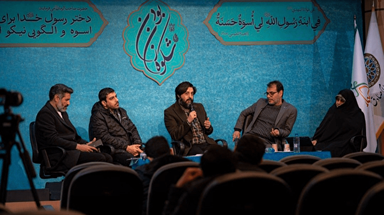 در شرایط کنونی زیر پرچم اهل بیت باید جمع شد/ زنگ خطر تحریف حضرت زهرا(س) در هیأت