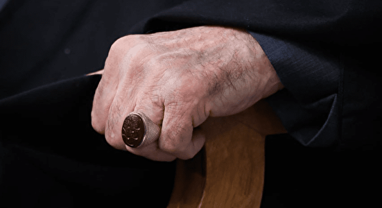 آیه روی انگشتر رهبر انقلاب چه می‌گوید؟