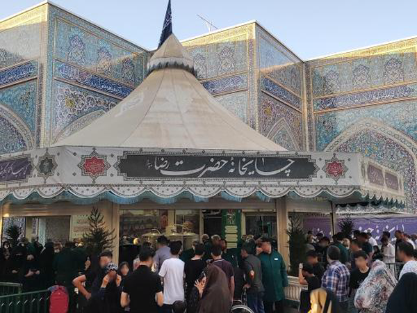 پذیرایی ۲۴ ساعته چایخانههای امام رضا(ع) پذیرایی ۲۴ ساعته چایخانههای امام رضا(ع)