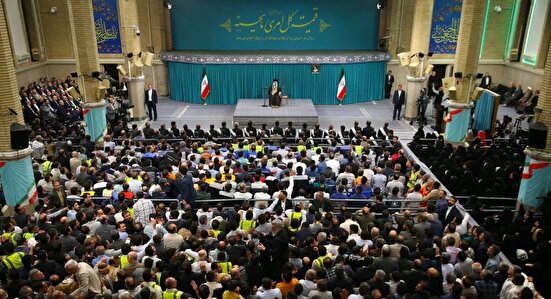 رهبر انقلاب اسلامی: ذهن‌ها نباید از مسئله فلسطین منصرف بشود/ عقیده‌ام این است که به توفیق و عزت و جلال الهی فلسطین پیروز خواهد شد