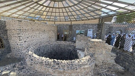 پیامبر (ص) را با آب این چشمه غسل دادند