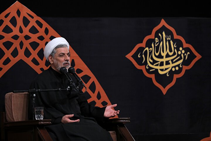 مراسم عزاداری شام غریبان حسینی (ع) در حسینیه امام خمینی(ره)
