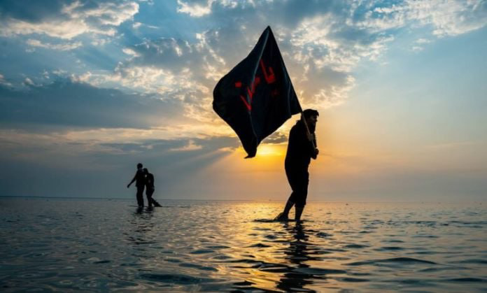 عبور زائران اربعین از دل تالاب‌ها +عکس‌