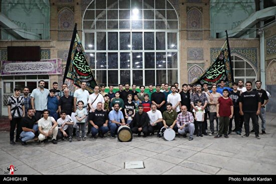 تمرین طبالان هیئت مکتب تشیّع در آستانه ی ورود به محرم
