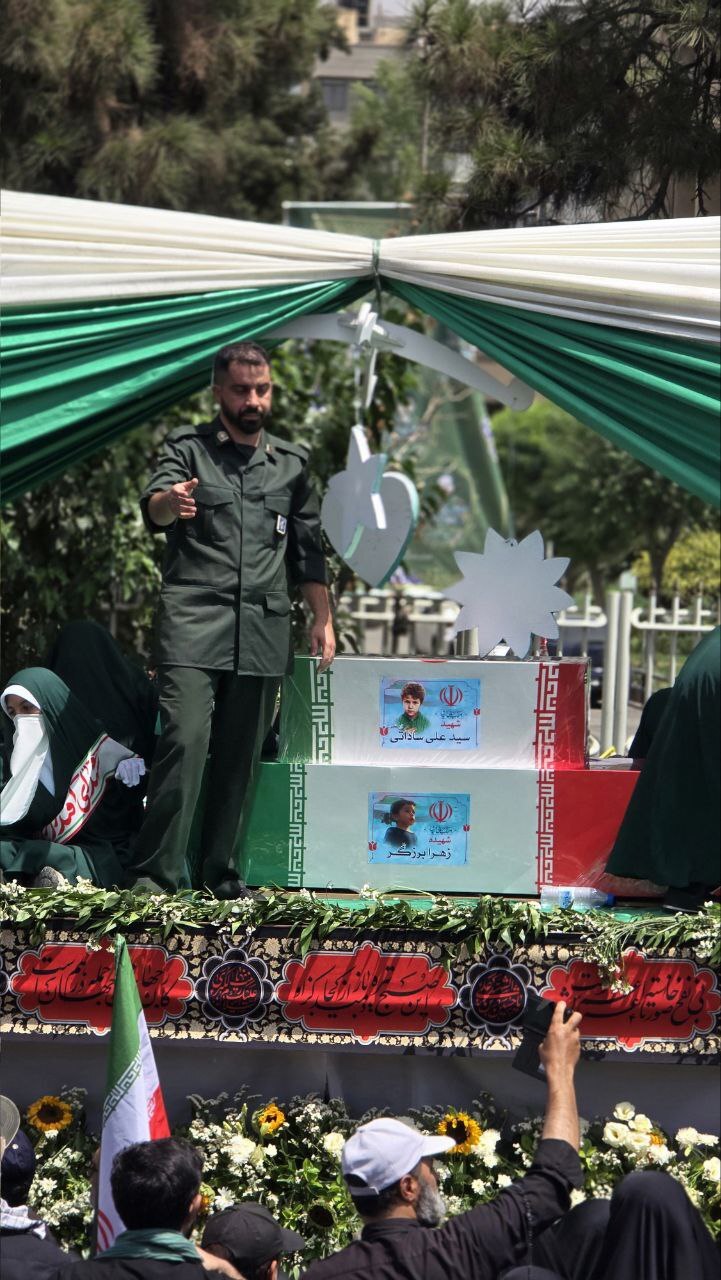 وداع میلیونی پایتخت نشینان با شهدای اقتدار/ حضور چشمگیر نسل جوان امید آفرین است وداع میلیونی پایتخت نشینان با شهدای اقتدار/ حضور چشمگیر نسل جوان امید آفرین است