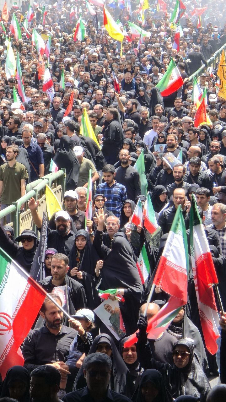 وداع میلیونی پایتخت نشینان با شهدای اقتدار/ حضور چشمگیر نسل جوان امید آفرین است وداع میلیونی پایتخت نشینان با شهدای اقتدار/ حضور چشمگیر نسل جوان امید آفرین است