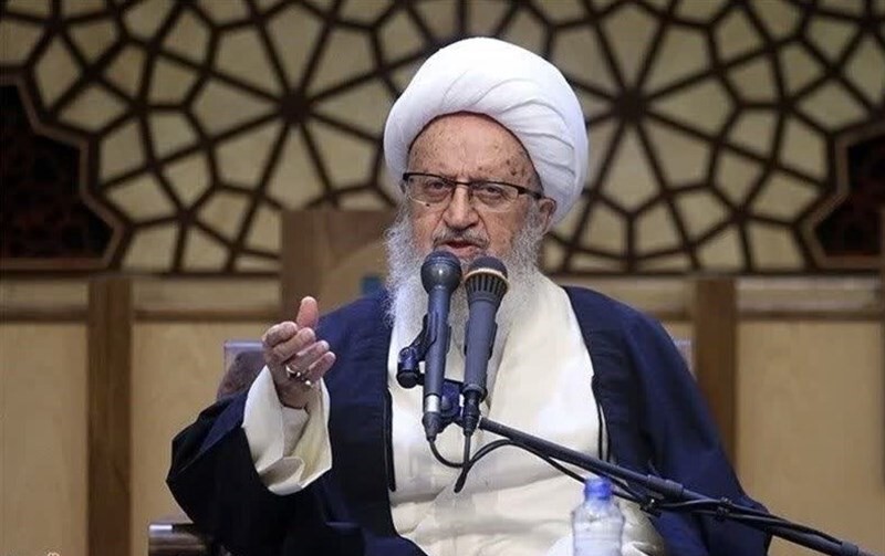 فتوای آیت‌الله مکارم شیرازی: هر کسی که رهبری را تهدید کند محارب است