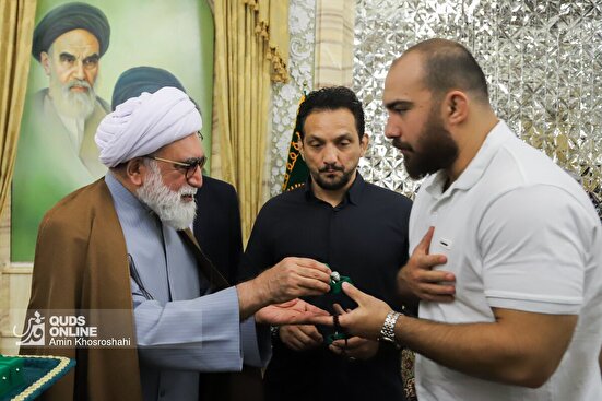 درخواست قهرمان کشتی جهان از تولیت آستان قدس رضوی