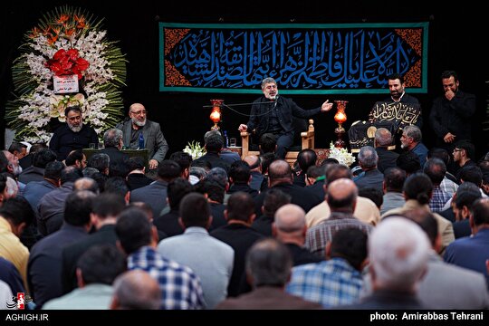 لحظاتی از روضه خوانی حاج محمدرضا طاهری در حسینیه ریحانة الحسین(س)