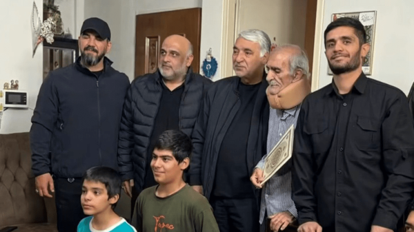 عیادت هیأتی‌ها از پیشکسوت کشتی