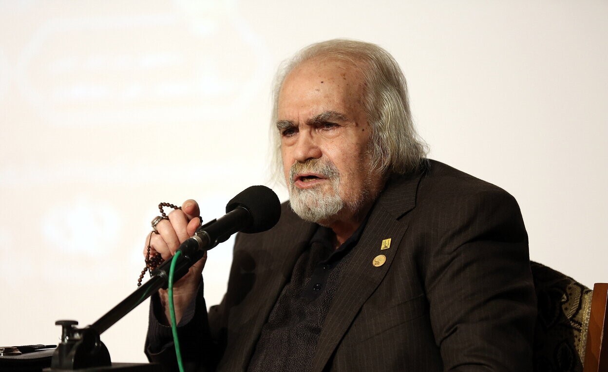 کنگره بین‌المللی شب شعر فاطمی به پایان رسید / مجاهدی: شاعر فاطمی باید معرفت، مطالعه و عشق را درهم آمیزد