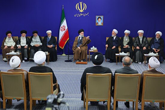 دیدار دستاندرکاران کنگره بینالمللی میرزای نائینی با رهبر انقلاب