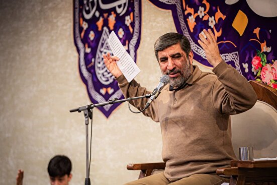 مستمع باید از مداح شعر فاخر بخواهد