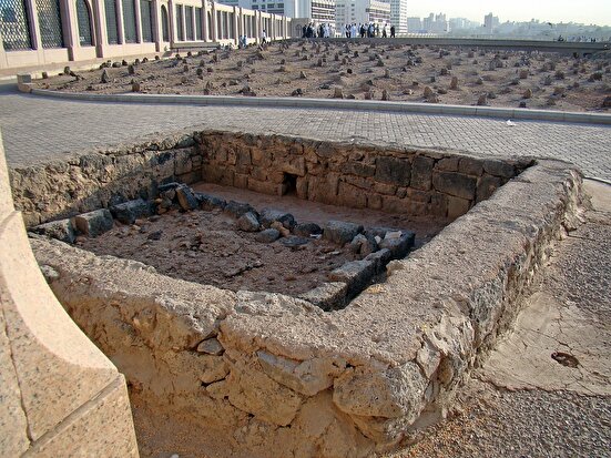 قبر حضرت ام البنین کجاست؟