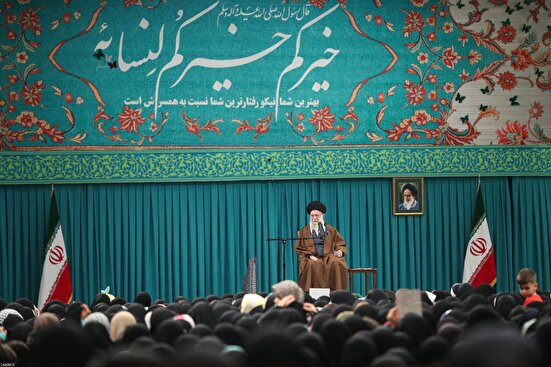 دیدار هزاران نفر از زنان و دختران با رهبر انقلاب