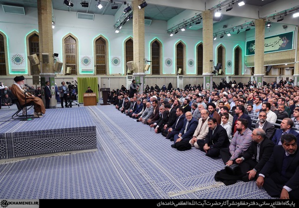 قاب‌هایی خاطره انگیز از مداحی های روز میلاد حضرت زهرا(ع) در حضور رهبری