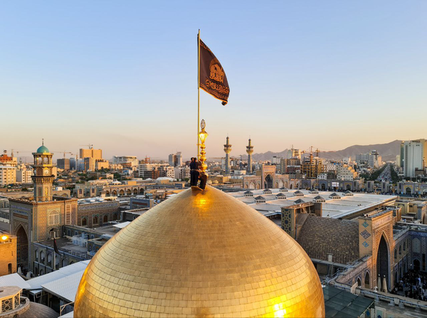 پرچم گنبد منور رضوی سیاه‌پوش شد