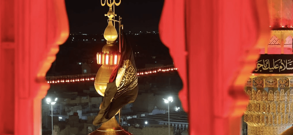پرچم‌ عزا بر فراز گنبدهای حرم کاظمین نصب شد
