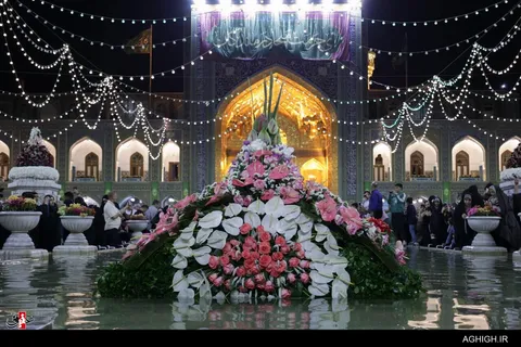 گل‌آرایی ویژه صحن و سرای رضوی به مناسب ایام دهه کرامت
