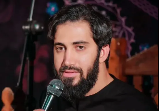 لبخند آقا برایم به یادگار ماند/ گفت و گو با کربلایی محمد اسداللهی درباره اجتماعات شهر بابل و تجربه مداحی در حضور رهبر شهید انقلاب