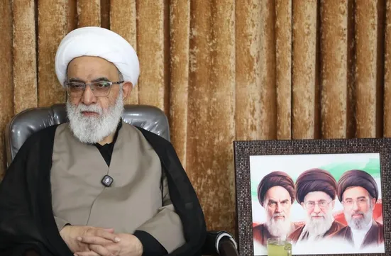 همه مسلمین انتقام خون امام شهید را پیگیری کنند