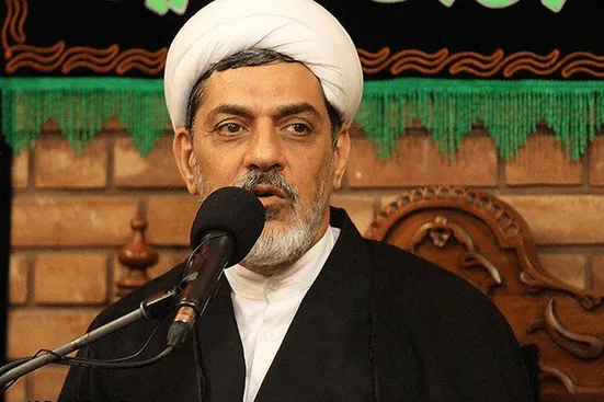 من از ملا خوشم نمی‌آید، به من نزدیک نشو