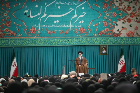 دیدار هزاران نفر از زنان و دختران با رهبر انقلاب