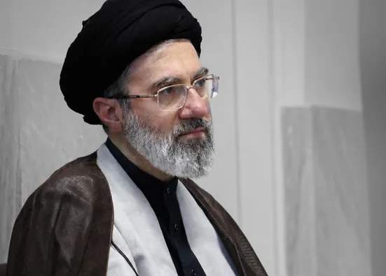 هدیه رهبر انقلاب به یوسف سلامی، خبرنگار، رسید