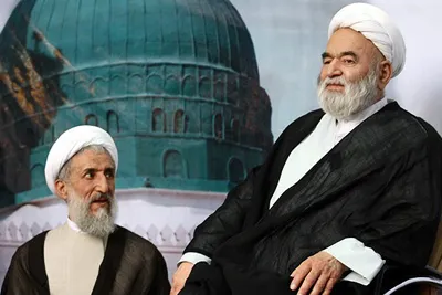 رهبر انقلاب  گفتند در طوفان ها خود را به آیت الله خوشوقت وصل کنید