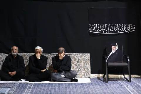 مراسم عزاداری شب تاسوعا در جوار محل شهادت رهبر شهید انقلاب اسلامی