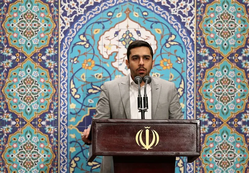 مداحی حنیف طاهری در محضر رهبر انقلاب +فیلم
