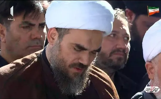 حضور حجت‌الاسلام محمدی گلپایگانی بر مزار دختر شهیدش
