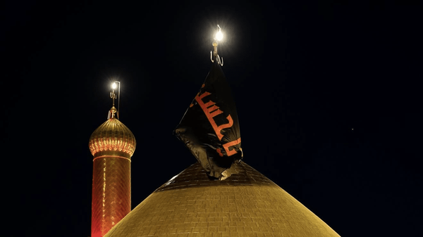 پرچم سرخ انتقام دوباره بر گنبد حرم امام حسین(ع) برافراشته شد پرچم سرخ انتقام دوباره بر گنبد حرم امام حسین(ع) برافراشته شد
