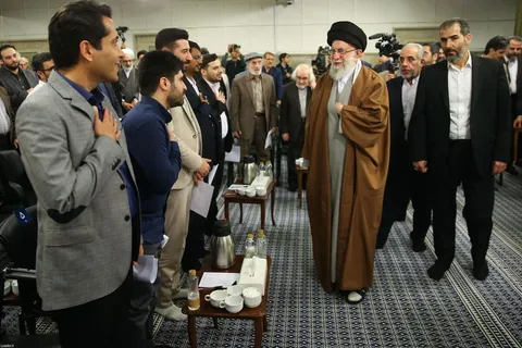 دیدار شاعران و اهالی فرهنگ و ادب فارسی با رهبر انقلاب