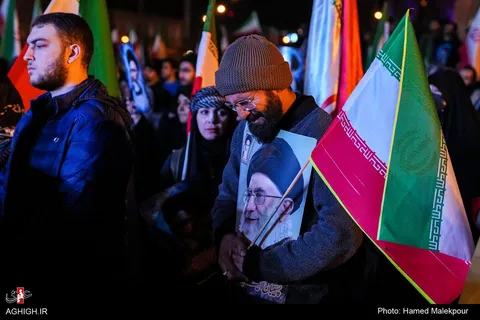 هفمین شب از تجمع مردم در سوگ رهبر شهید در میدان انقلاب