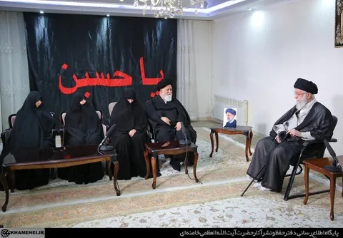 حضور رهبر انقلاب در منزل شهید آیت‌الله رئیسی