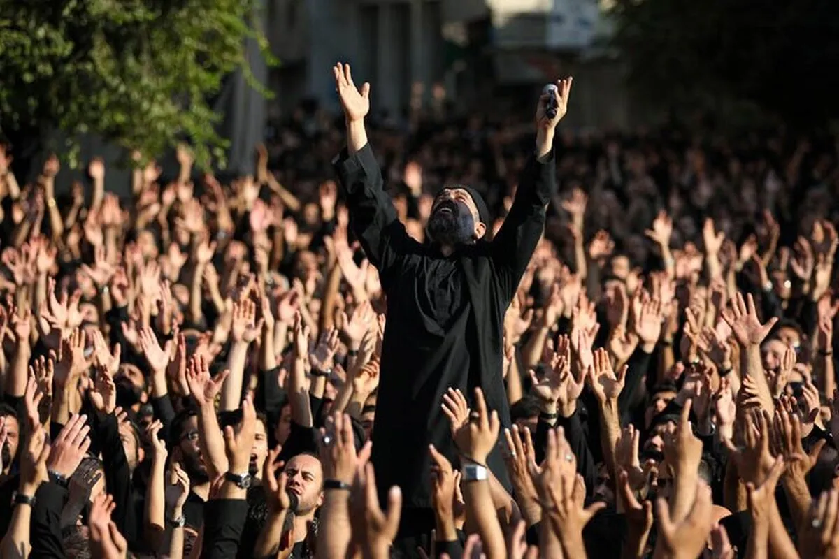 کاش مسئولان از حاج محمود کریمی یاد بگیرند