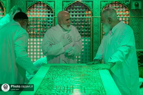 آئین غبارروبی مضجع شریف حضرت رضا (ع)