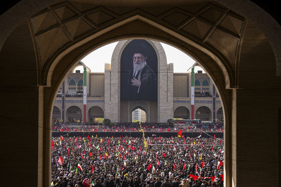 اولین روز وداع امت با آقای شهید ایران