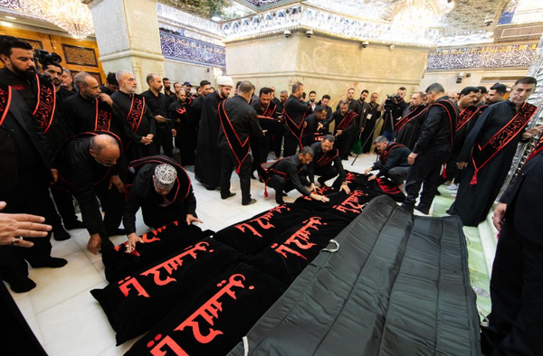 ضریح حرم امام حسین (ع) سیاهپوش شد+فیلم